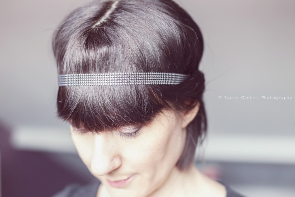 Accessoire de cheveux headband argenté coiffure romantique carré avec frange