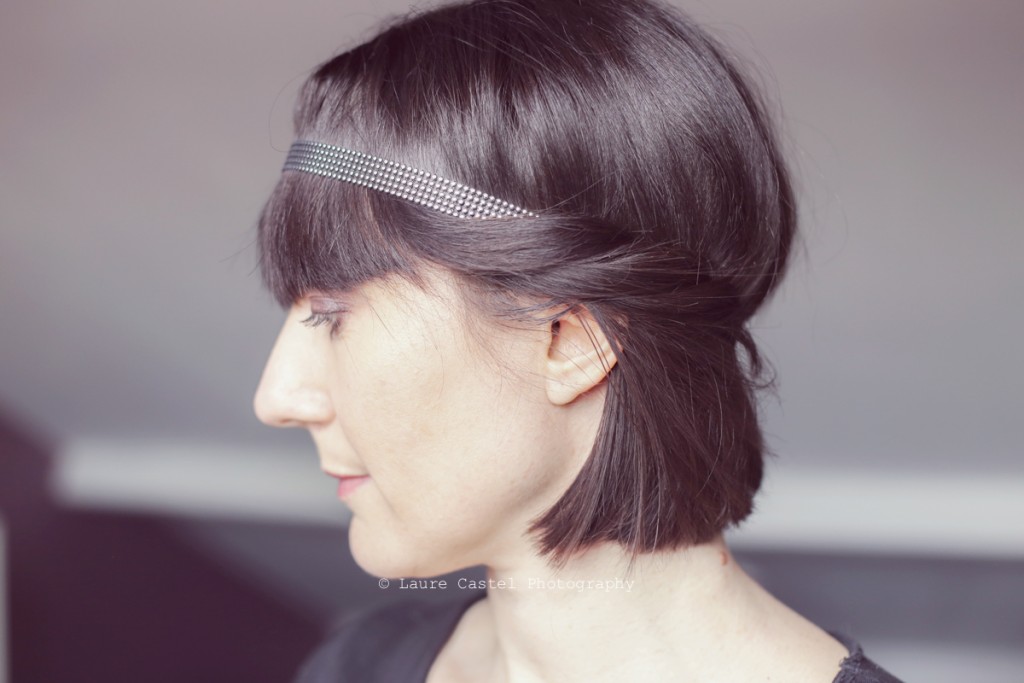Accessoire de cheveux headband argenté coiffure romantique carré avec frange
